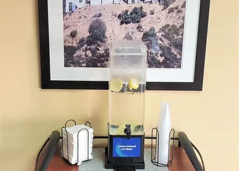 Comfort Inn & Suites Near Universal - N. Hollywood - Burbank hotel thumbnail 3