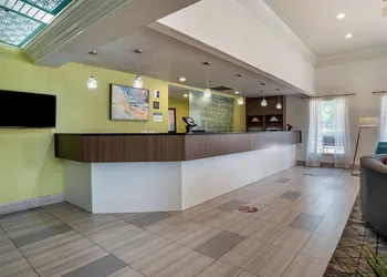 Best Western Carlton Suites hotel thumbnail 5