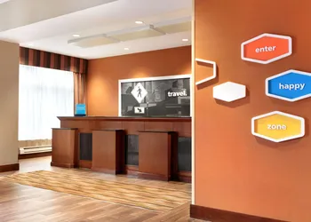 Hampton Inn New York - LaGuardia Airport hotel thumbnail 4