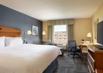 Hampton Inn New York - LaGuardia Airport hotel thumbnail 6