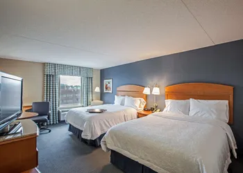 Hampton Inn New York - LaGuardia Airport hotel thumbnail 7