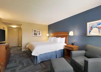 Hampton Inn New York - LaGuardia Airport hotel thumbnail 8