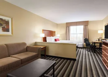 Days Inn & Suites by Wyndham Edmonton Airport hotel thumbnail 8