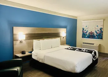 La Quinta Inn by Wyndham Denver Northglenn hotel thumbnail 8