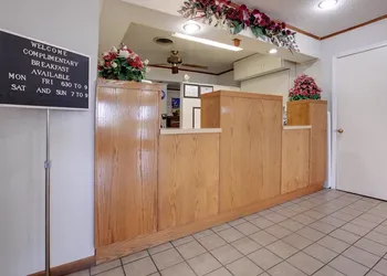 Americas Best Value Inn Sullivan hotel thumbnail 2