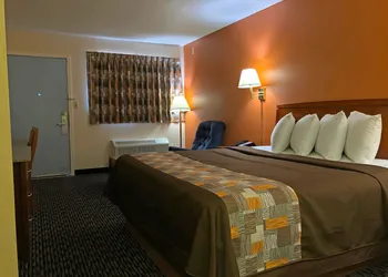 Americas Best Value Inn Sullivan hotel thumbnail 3