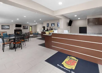 Super 8 by Wyndham Bridgeport/Clarksburg Area hotel thumbnail 2