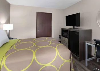 Super 8 by Wyndham Bridgeport/Clarksburg Area hotel thumbnail 7