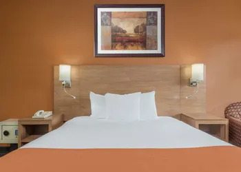 Days Inn by Wyndham Columbus Fairgrounds hotel thumbnail 7