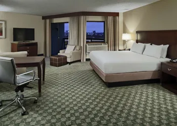 DoubleTree by Hilton San Antonio Downtown hotel thumbnail 6