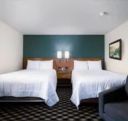 MCM Elegante Suites hotel detail image 4