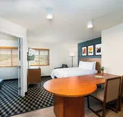 MCM Elegante Suites hotel detail image 5