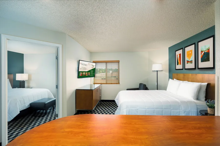 MCM Elegante Suites hotel detail image 6