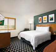 MCM Elegante Suites hotel detail image 7