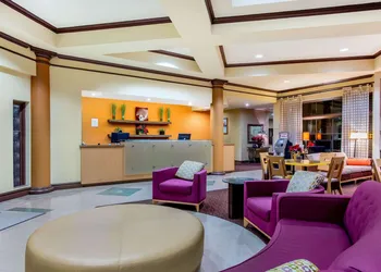 La Quinta Inn & Suites by Wyndham Raleigh Crabtree hotel thumbnail 2