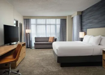 Embassy Suites by Hilton Charleston Airport Convention Ctr hotel thumbnail 8