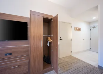 Holiday Inn Express Grover Beach-Pismo Beach Area by IHG hotel thumbnail 5