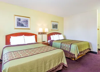 Super 8 by Wyndham Bakersfield/Central hotel thumbnail 8