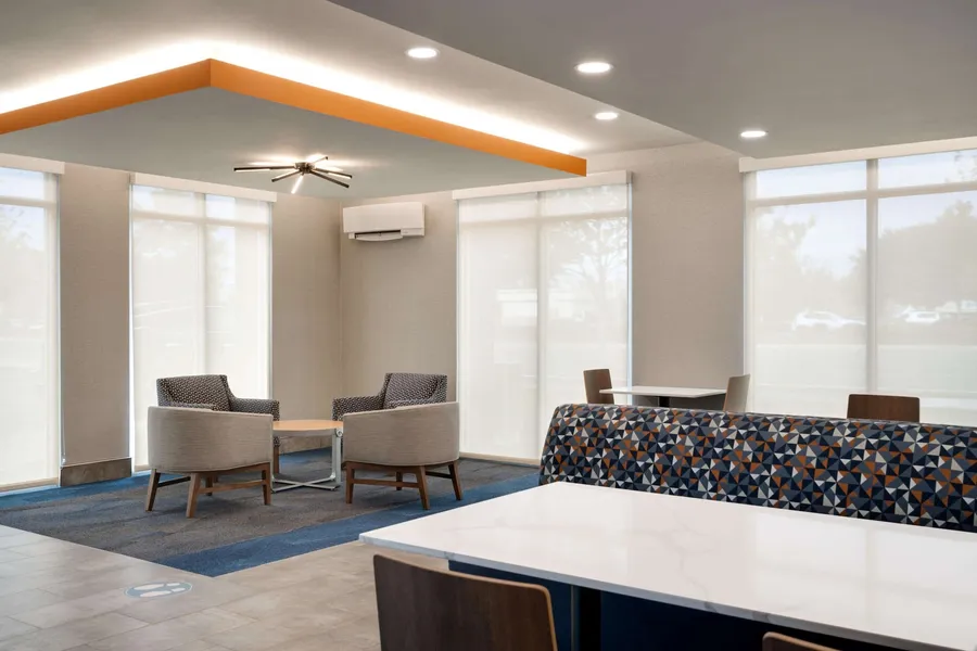 La Quinta Inn & Suites by Wyndham Springfield hotel detail image 2