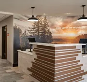 La Quinta Inn & Suites by Wyndham Springfield hotel detail image 4