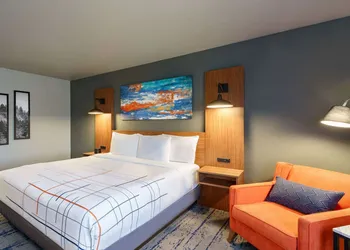La Quinta Inn & Suites by Wyndham Springfield hotel thumbnail 6