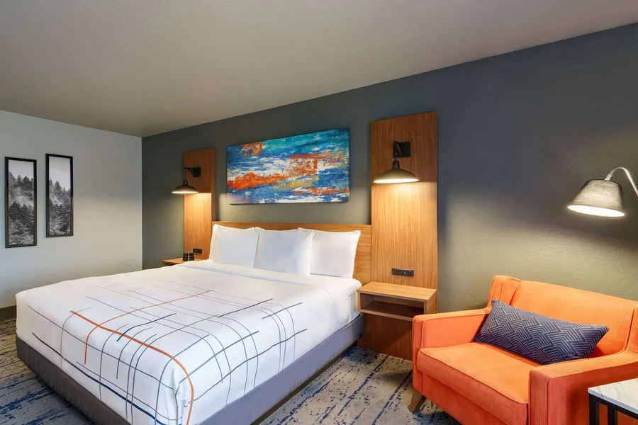 La Quinta Inn & Suites by Wyndham Springfield hotel detail image 6