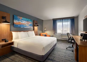 La Quinta Inn & Suites by Wyndham Springfield hotel thumbnail 7