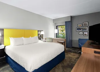 Hampton Inn Amelia Island at Fernandina Beach hotel thumbnail 4