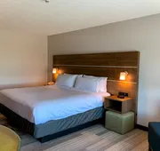 Holiday Inn Express & Suites Lexington Dtwn Area-Keenland by IHG hotel detail image 3