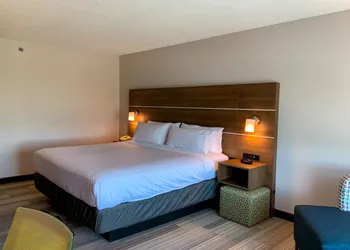 Holiday Inn Express & Suites Lexington Dtwn Area-Keenland by IHG hotel thumbnail 3