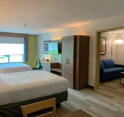 Holiday Inn Express & Suites Lexington Dtwn Area-Keenland by IHG hotel detail image 5