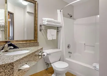 Quality Inn Logan near University hotel thumbnail 6
