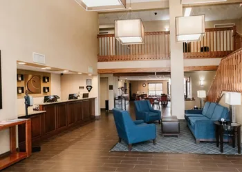 Comfort Suites Effingham Central hotel thumbnail 5