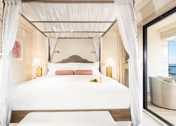 Espacio The Jewel Of Waikiki hotel thumbnail 5