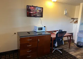 Stay Inn by OYO Near I 80 Lincoln West hotel thumbnail 8