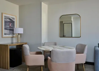 Hotel Zessa Orange County Airport, a DoubleTree by Hilton hotel thumbnail 8