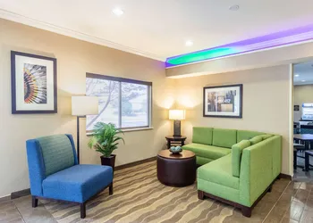 Comfort Inn South Tulsa - Woodland Hills hotel thumbnail 2