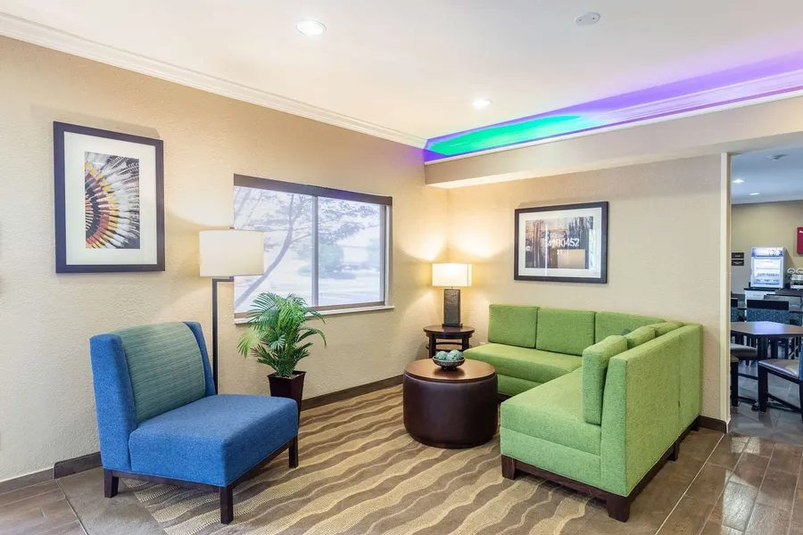 Comfort Inn South Tulsa - Woodland Hills hotel detail image 2