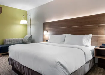 Holiday Inn Express Hotel & Suites Harrison by IHG hotel thumbnail 3