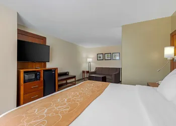 Comfort Suites Pflugerville - Austin North hotel thumbnail 8