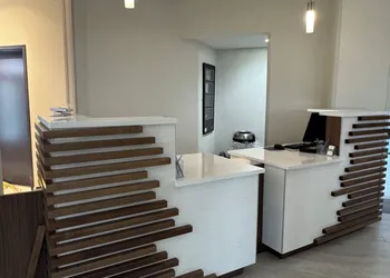 La Quinta Inn & Suites by Wyndham New Haven hotel thumbnail 2