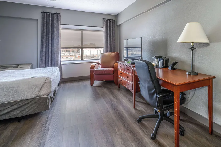 La Quinta Inn & Suites by Wyndham New Haven hotel detail image 6