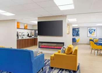 Comfort Suites Northside Hospital Gwinnett hotel thumbnail 8