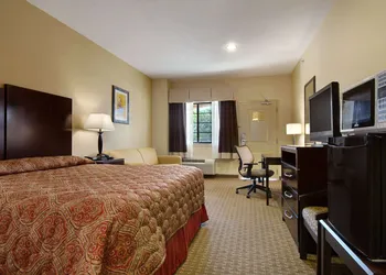 Super 8 by Wyndham Stephenville hotel thumbnail 3