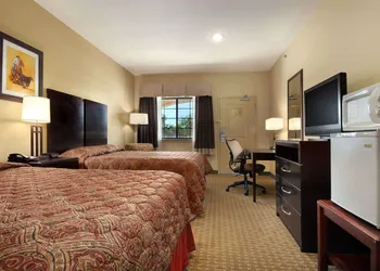 Super 8 by Wyndham Stephenville hotel thumbnail 4