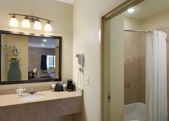 Super 8 by Wyndham Stephenville hotel thumbnail 5