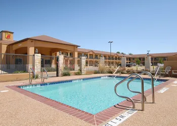 Super 8 by Wyndham Stephenville hotel thumbnail 6