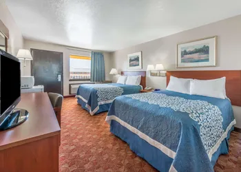 Days Inn by Wyndham Russell hotel thumbnail 5