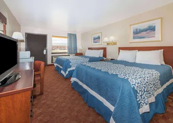 Days Inn by Wyndham Russell hotel thumbnail 7