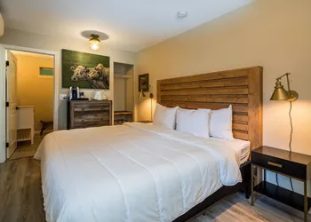 Cottages on River Road hotel thumbnail 4